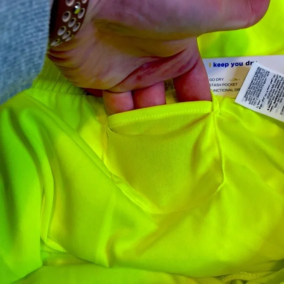 Old Navy Active Mid Rise Shorts - Picture 7 of 7